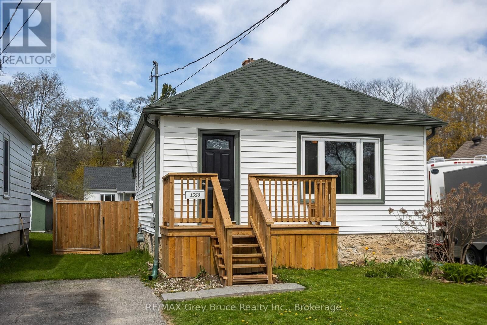 Property Photo: 1550 5th Avenue West ON N4K 5B5