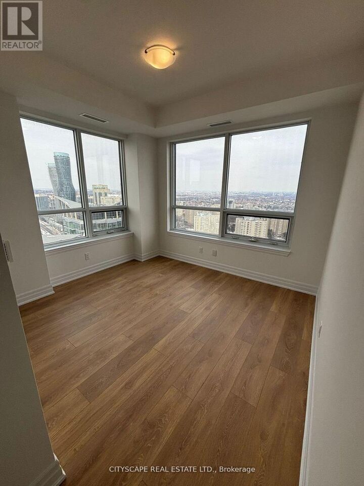 Property Photo:  30 Elm Drive 3302  ON L5B 0N6 