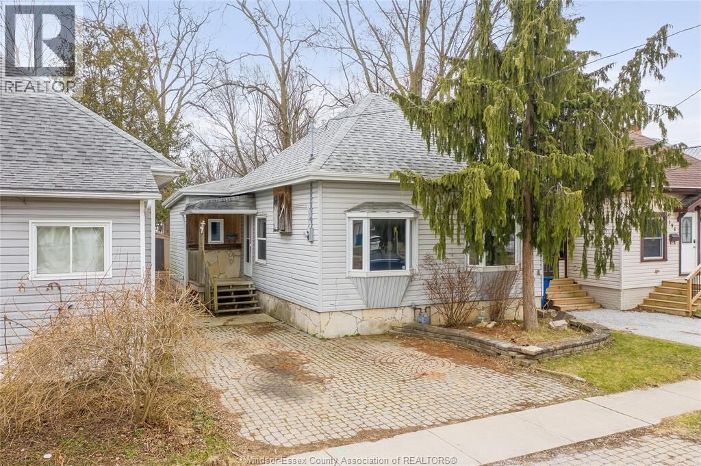 Property Photo:  194 Harvey Street  ON N7M 1M7 