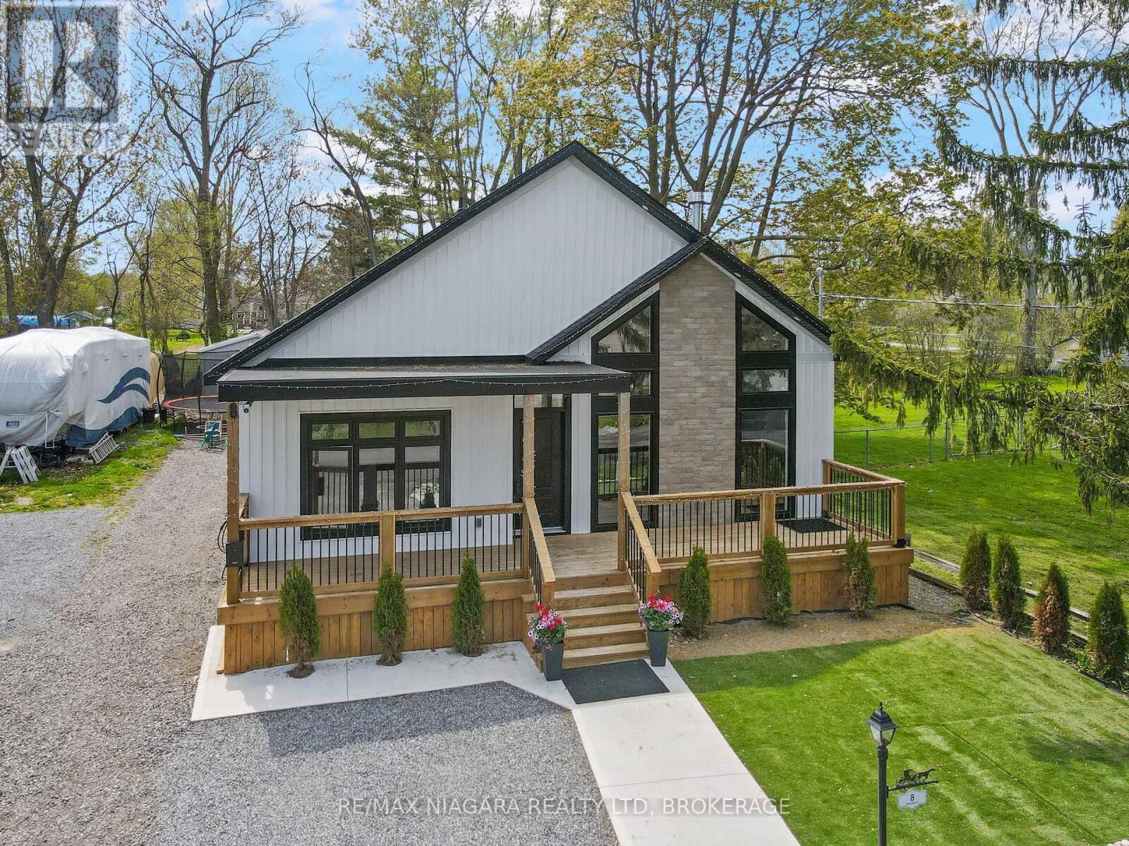 Property Photo:  8 Adelaide Street  ON L2A 5K5 