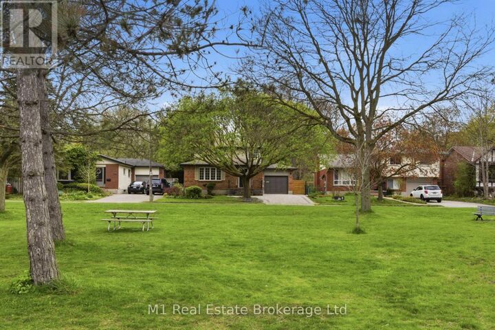 Property Photo:  194 Cardigan Street  ON N1H 3Z9 