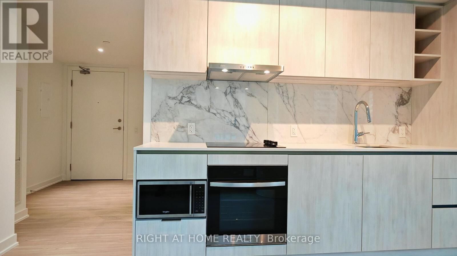 Property Photo:  8 Wellesley Street West 1216  ON M4Y 0J5 