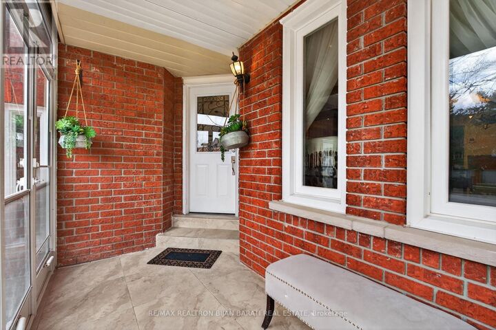 Property Photo: 92 Weldrick Road East ON L4C 8T7