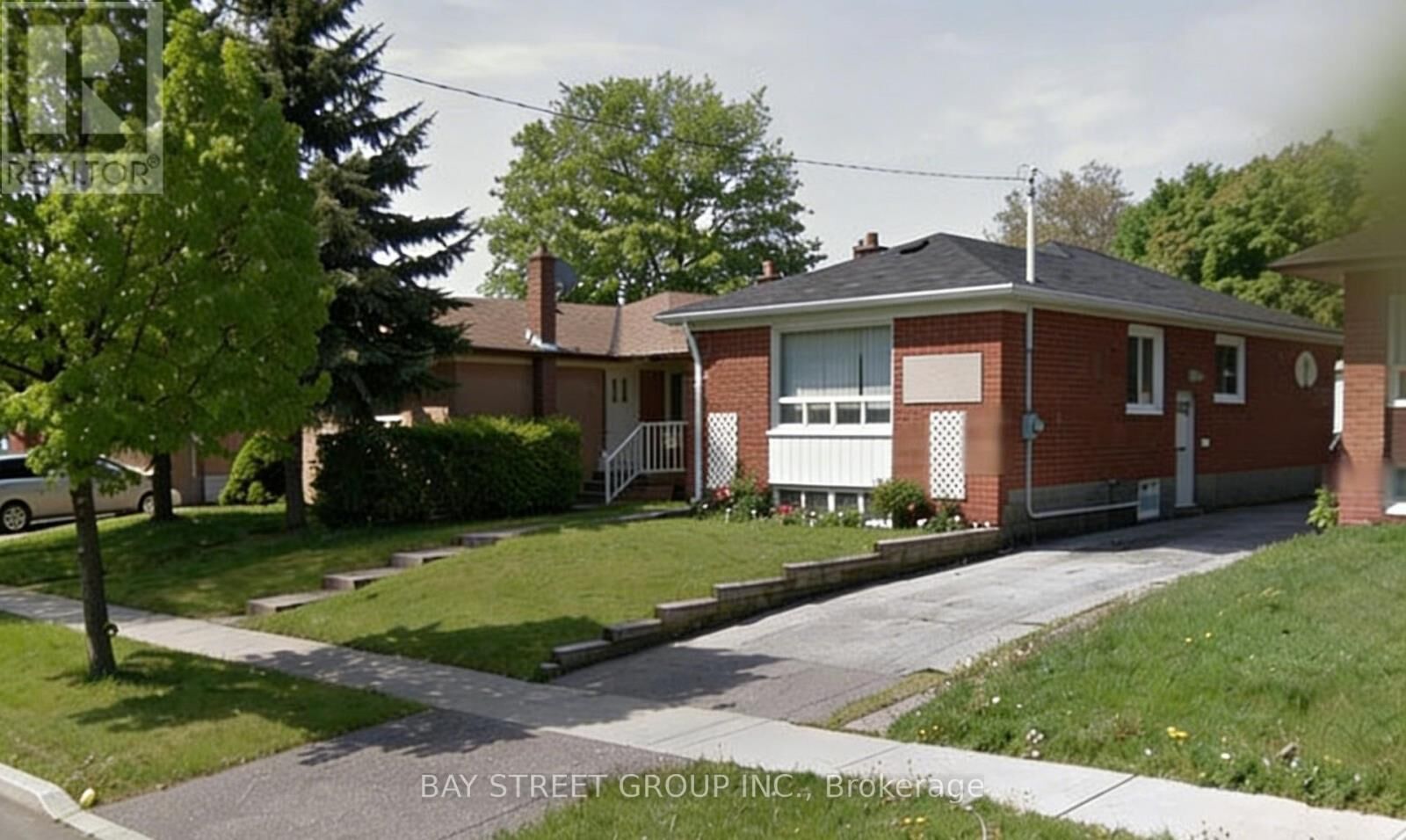 Property Photo: 106 Wye Valley Road Bsmt ON M1P 2A8
