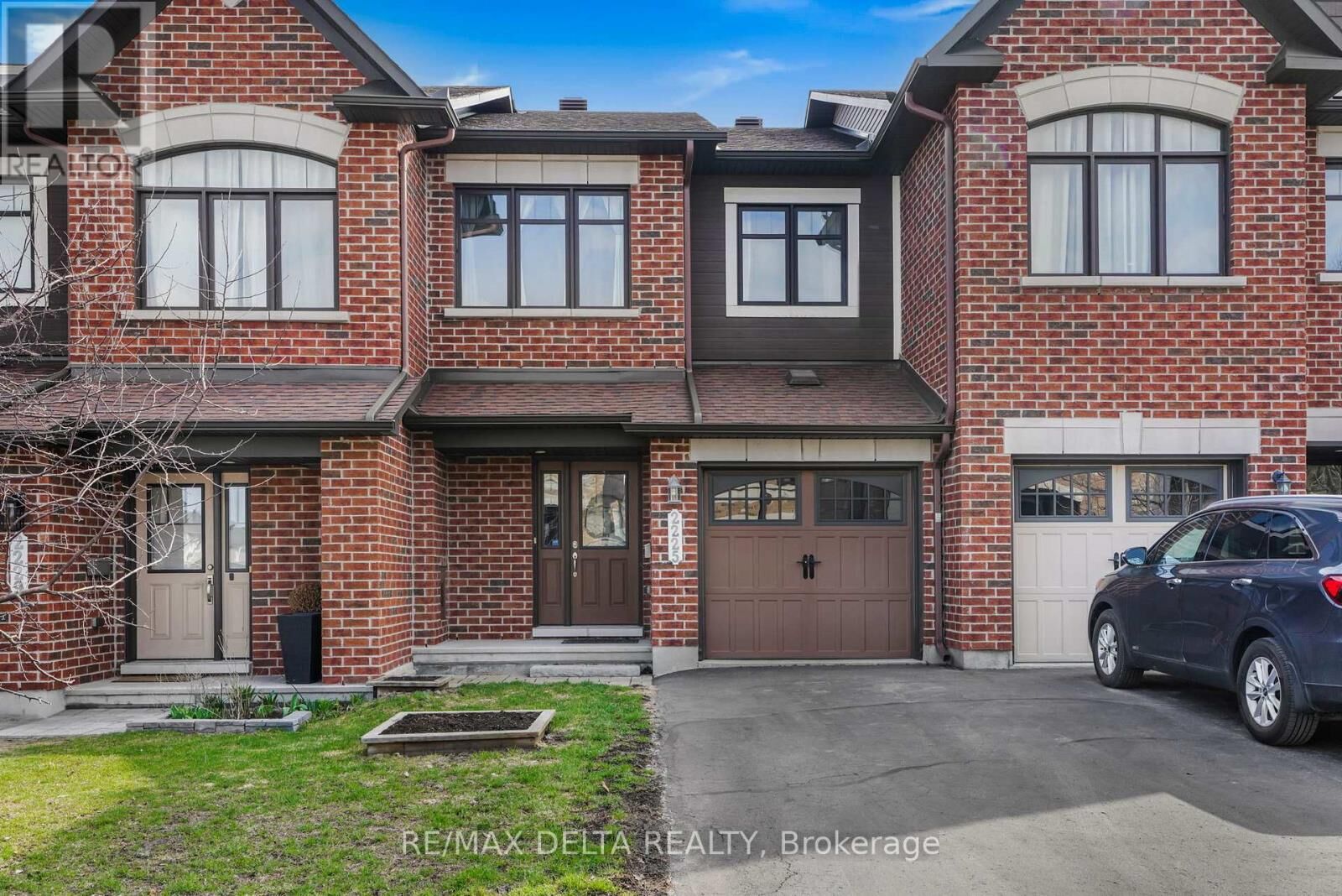 Property Photo:  2225 Marble Crescent  ON K4K 0G9 