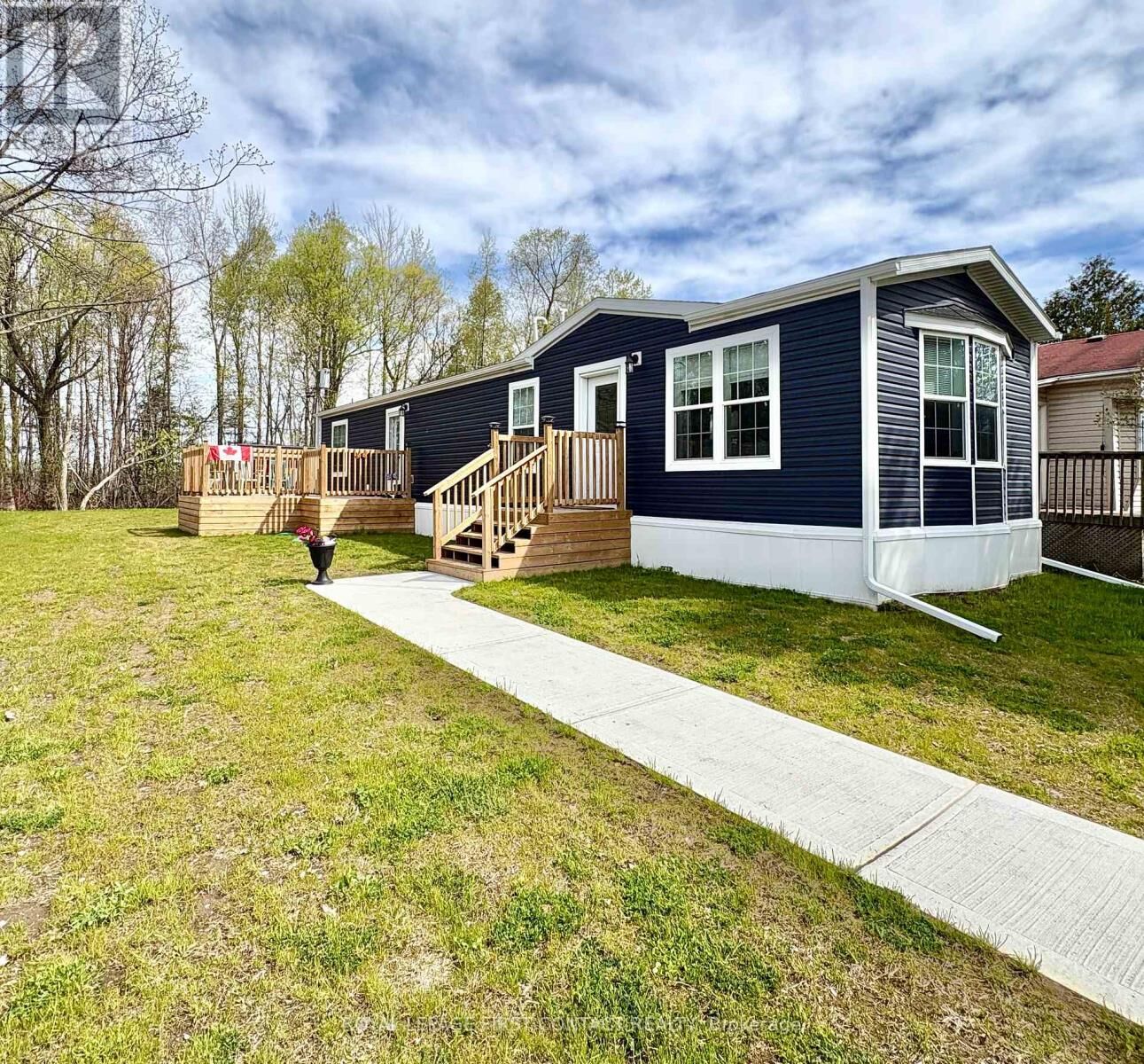 Property Photo: 40 Shamrock Crescent ON L3W 0A5