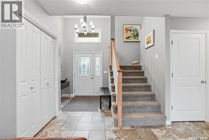 Property Photo:  215 Whalley Crescent  SK S7T 0E6 