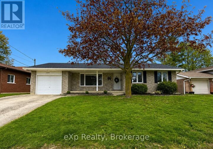Property Photo:  209 15th Avenue  ON N4N 3E1 