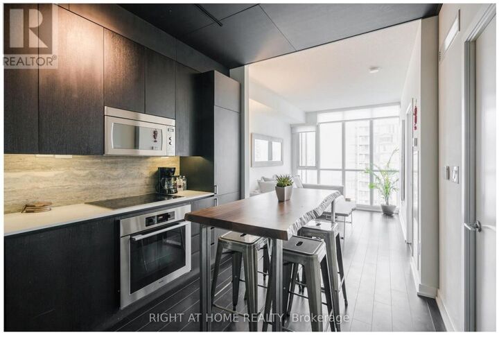 Property Photo:  15 Iceboat Terrace 3203  ON M5V 4A5 