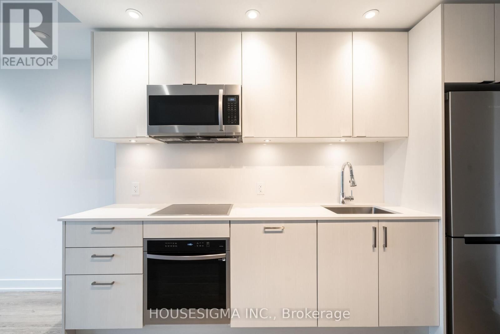 Property Photo: 1928 Lake Shore Boulevard West 3515 ON M6S 0B1