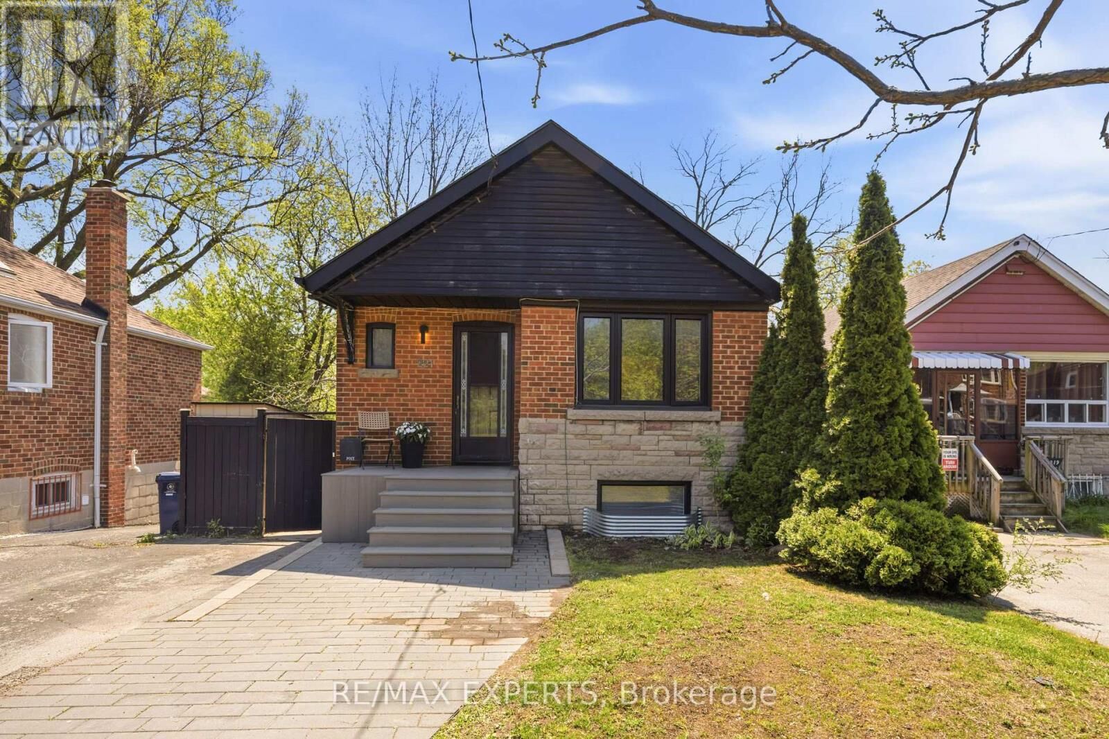 Property Photo:  221 Clonmore Drive  ON M1N 1Y4 