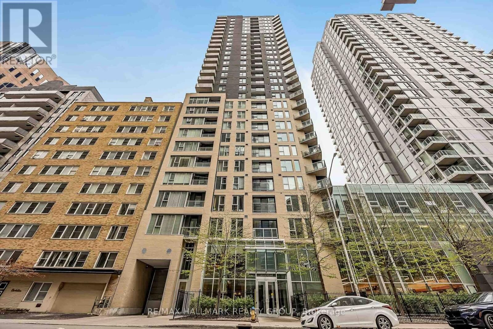 Property Photo:  40 Nepean Street 1905  ON K2P 0X5 