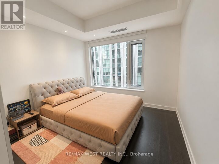 Property Photo:  11 Yorkville Avenue 1809  ON M4W 1L2 