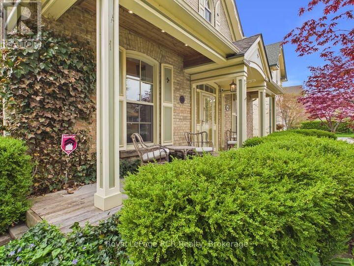 Property Photo:  804 Princes Street North  ON N2Z 1Z1 