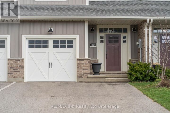 Property Photo:  19 Huntley Avenue  ON N4G 0J3 