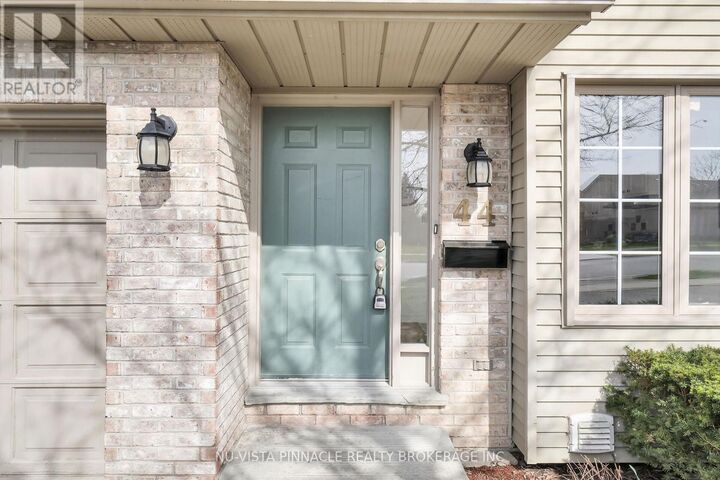 Property Photo:  410 Ambleside Drive 44  ON N6G 4Y3 