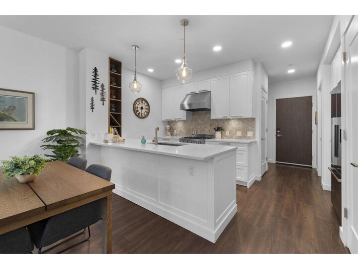 Property Photo:  33540 Mayfair Avenue 309  BC V2S 0J3 