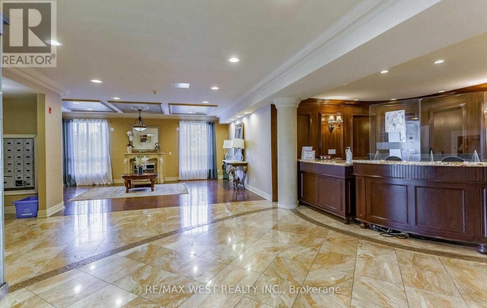 Property Photo:  1 Maison Parc Court 307  ON L4J 9K1 