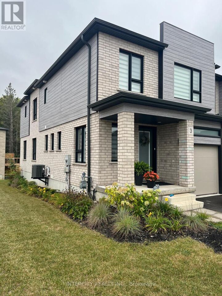 Property Photo:  3 Roper Place  ON N2R 1R2 