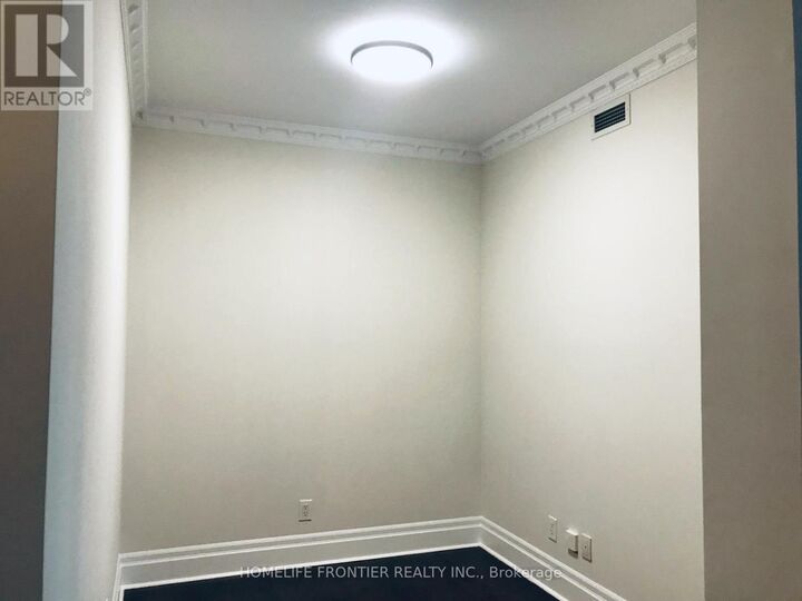 Property Photo: 16 Harbour Street 3902 ON M5J 2Z7