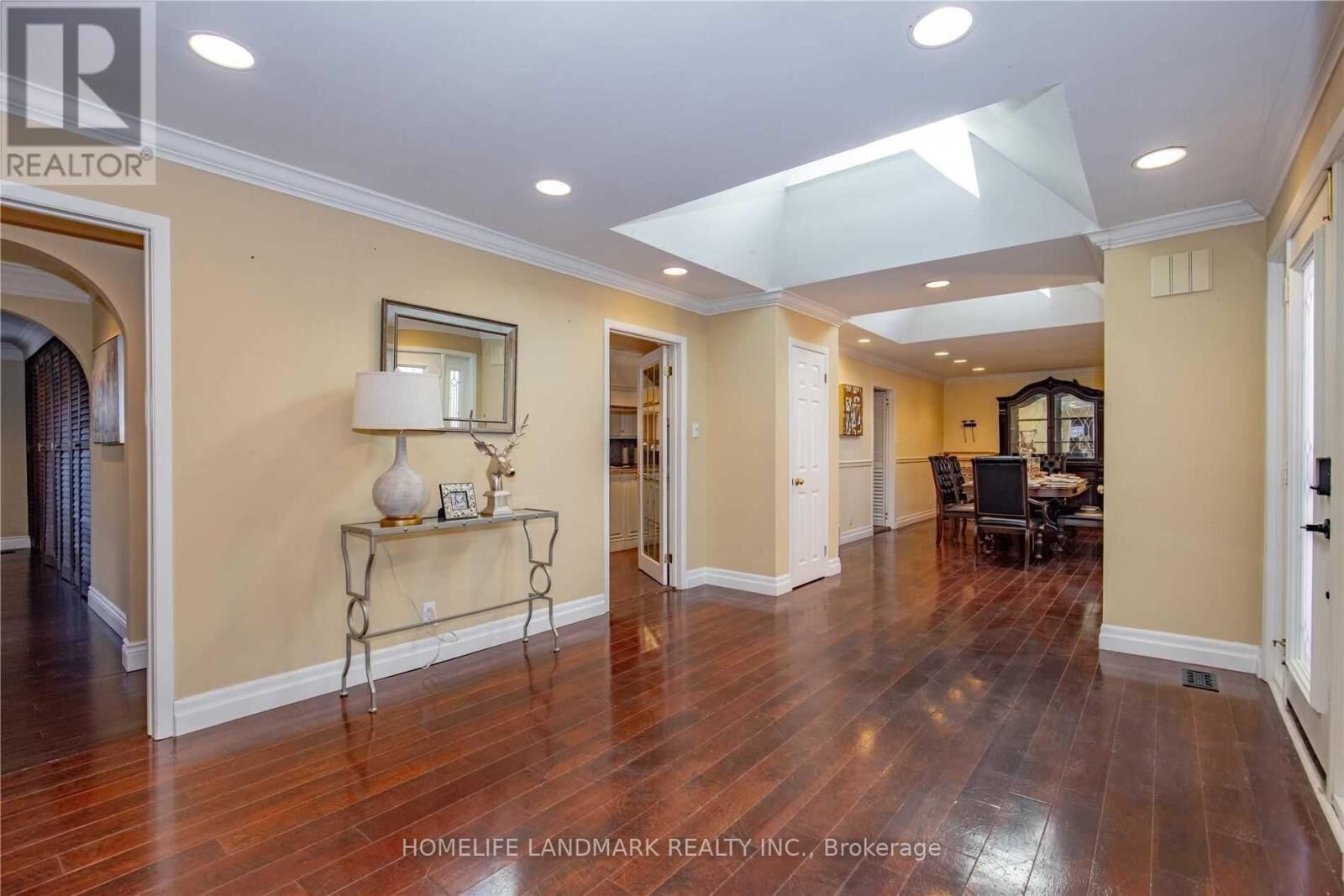 Property Photo:  2301 Bennington Gate  ON L6J 5Z4 