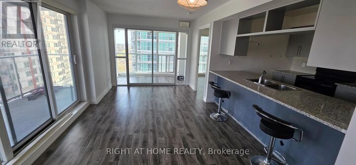 Property Photo:  70 Town Centre Court 1704  ON M1P 4Y7 