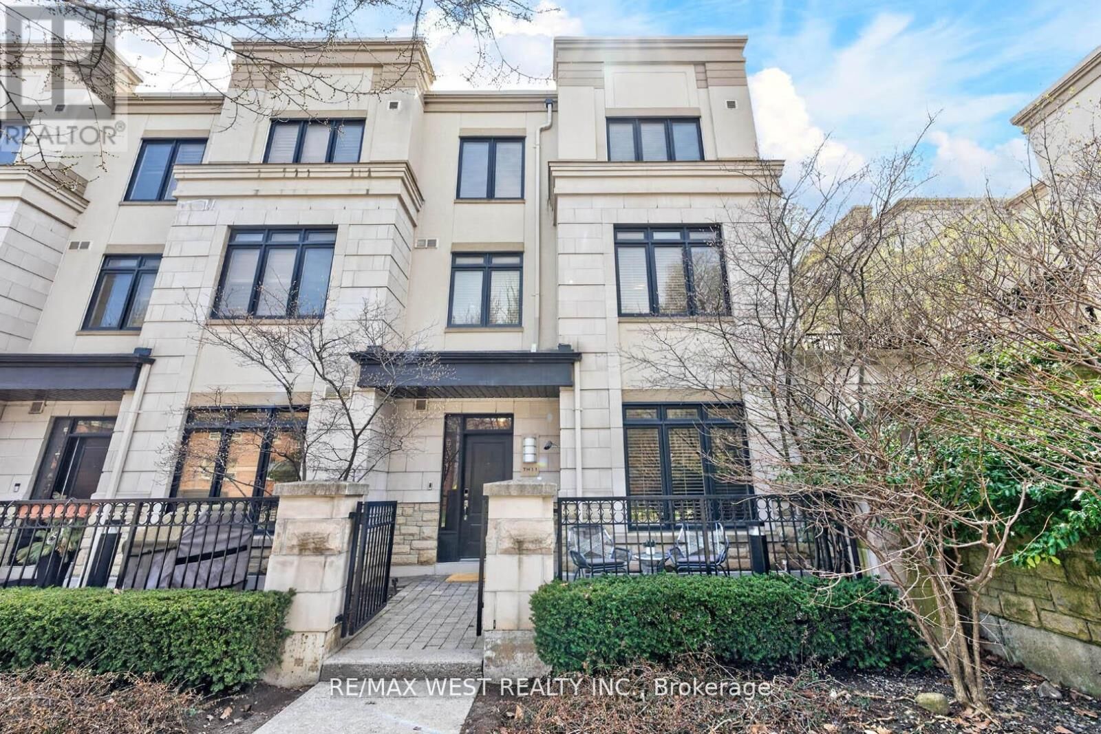 Property Photo:  7 Oakburn Crescent Th 11  ON M2N 2T5 