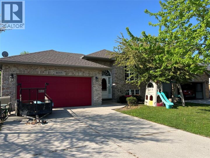 Property Photo: 4015 Applewood Drive ON N0N 1R0