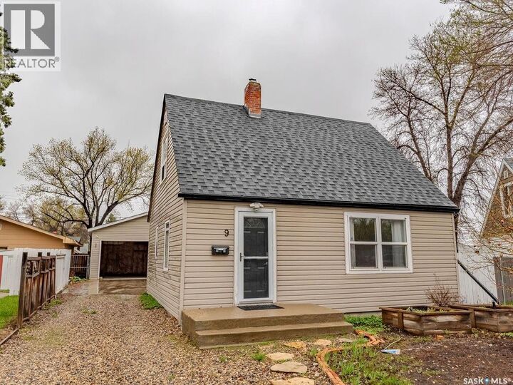 Property Photo:  9 Minto Place  SK S7L 1C4 