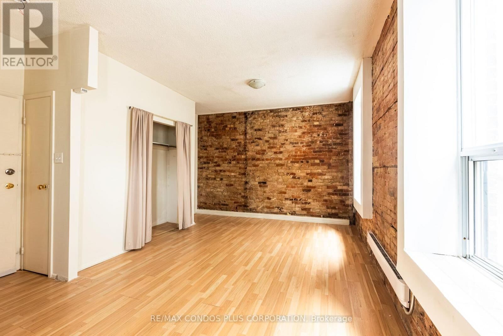 Property Photo:  225 Gladstone Avenue 204  ON M6J 3L5 