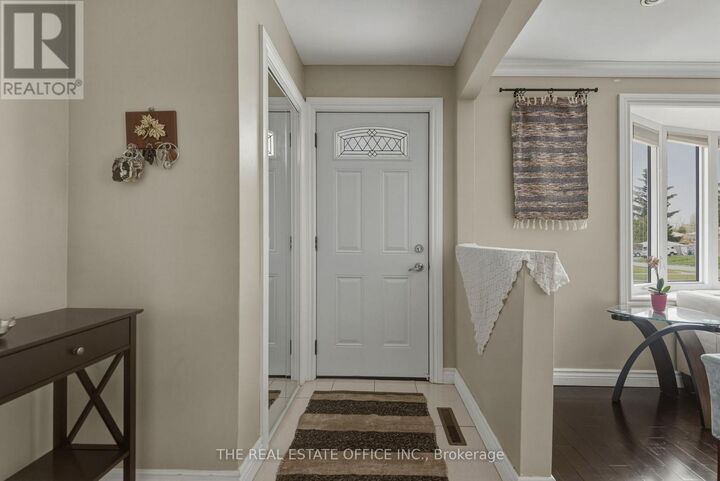 Property Photo:  51 Gilroy Drive  ON M1P 1Z8 