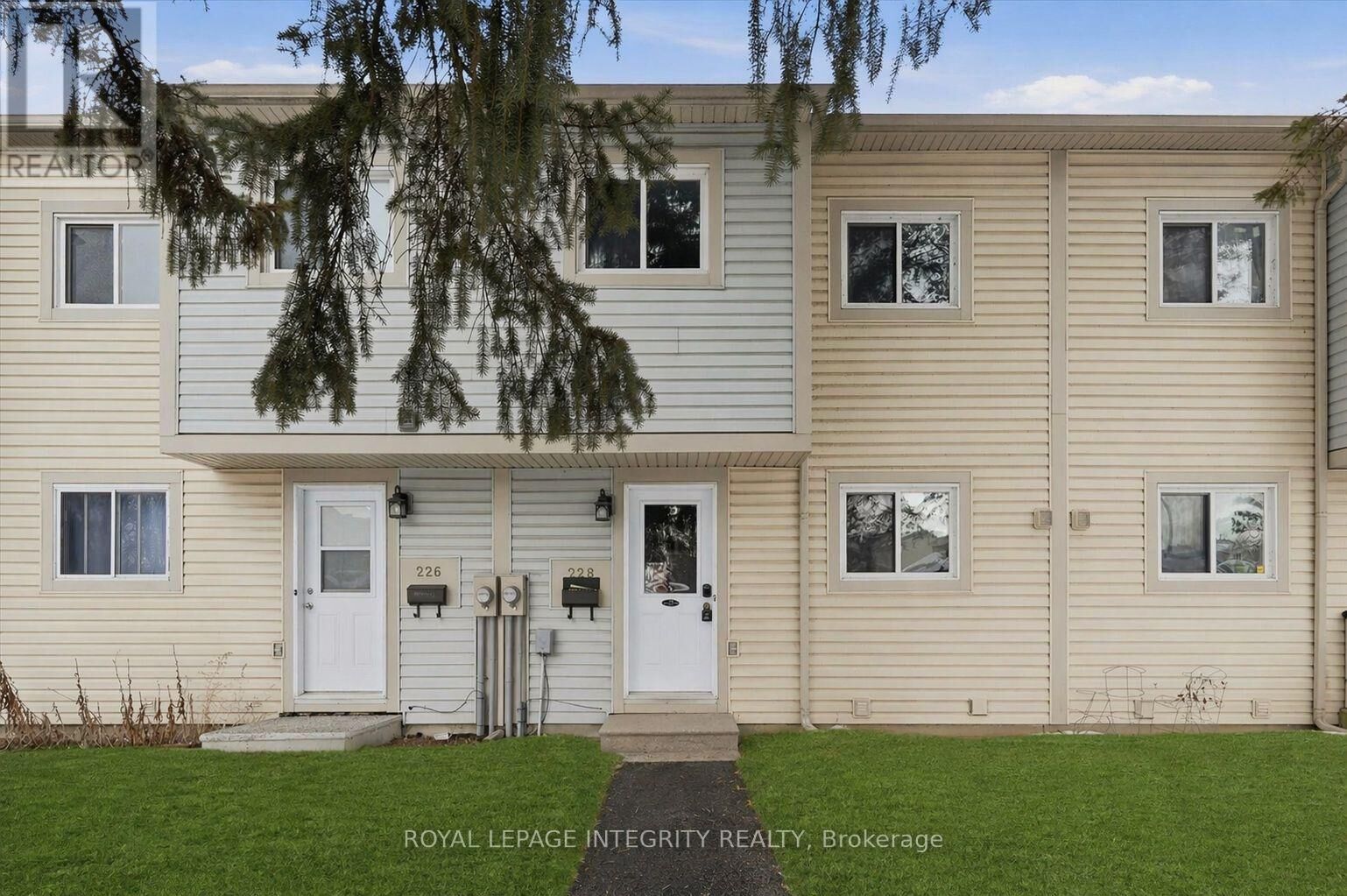 Property Photo:  228 Millroad Way  ON K1E 2C9 