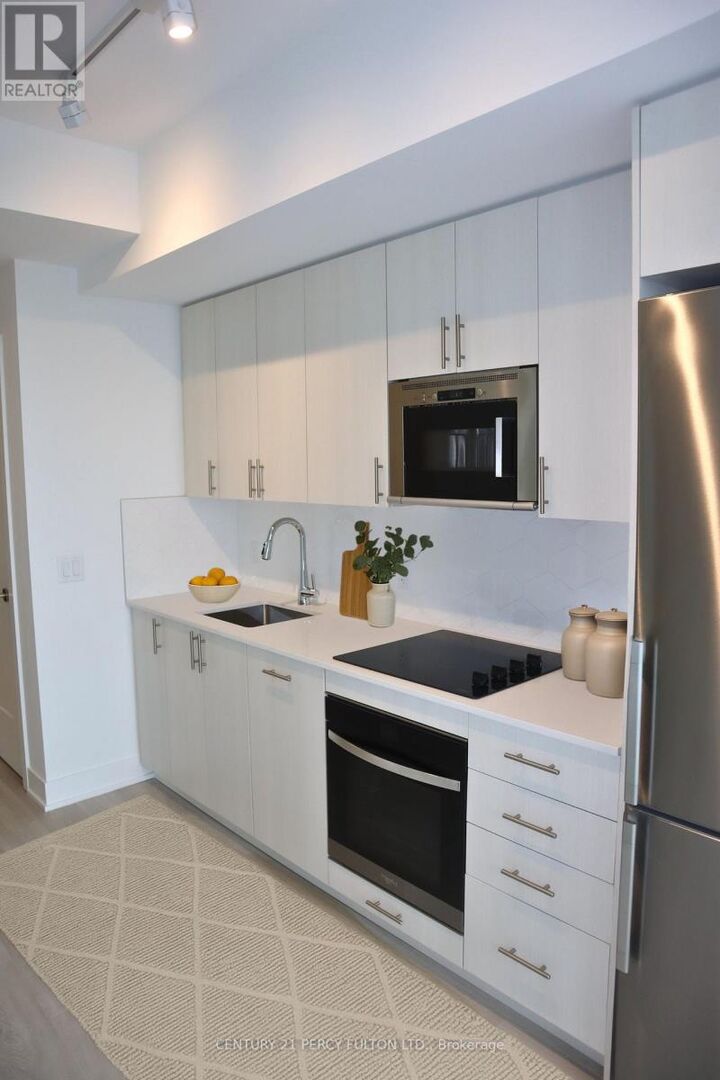 Property Photo: 2545 Simcoe Street North Ph21 ON L1H 7K4