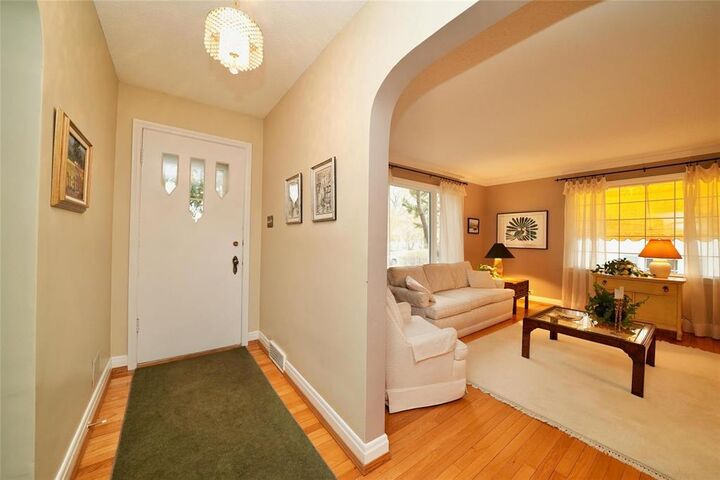 Property Photo: 33 Lawndale Avenue MB R2H 1S7