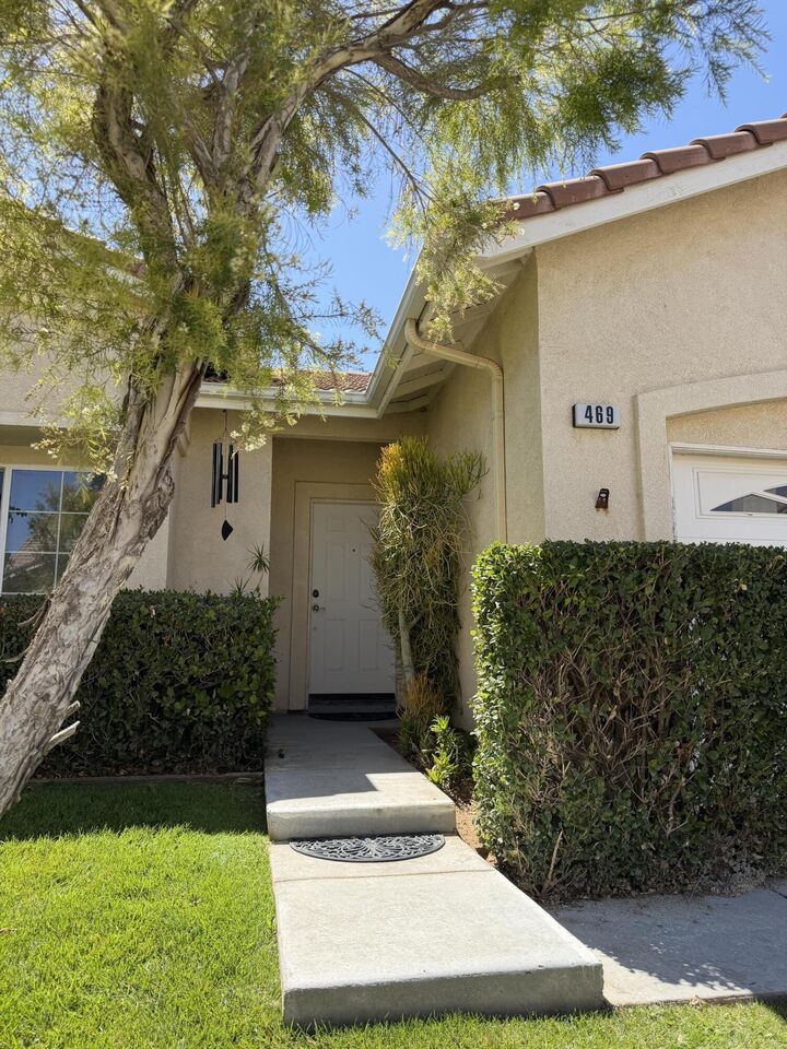 Property Photo:  469 Autumn Way  CA 92220 