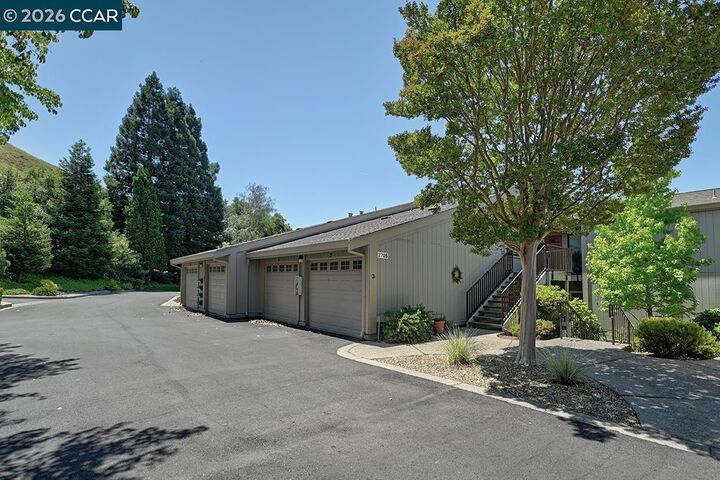 Property Photo:  2705 Saklan Indian Dr 4  CA 94595 