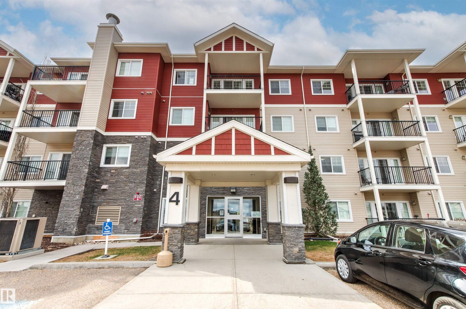 Property Photo:  4 Augustine Crescent 2412  AB T8H 0X8 