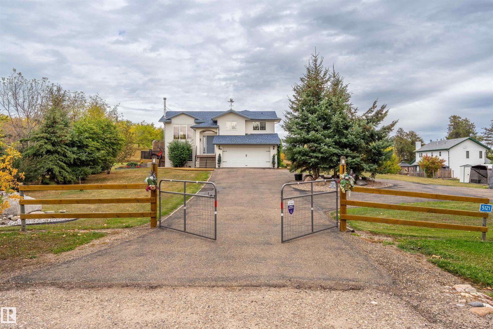 Property Photo:  5121 Pine Drive  AB T0A 0T0 