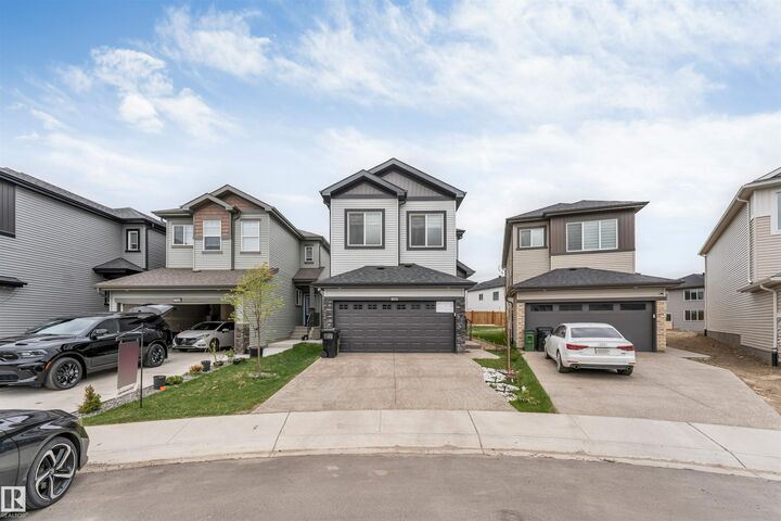 Property Photo:  1340 11 Avenue NW  AB T6T 2W4 