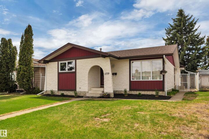 Property Photo:  11719 152A Avenue NW  AB T5X 1E5 