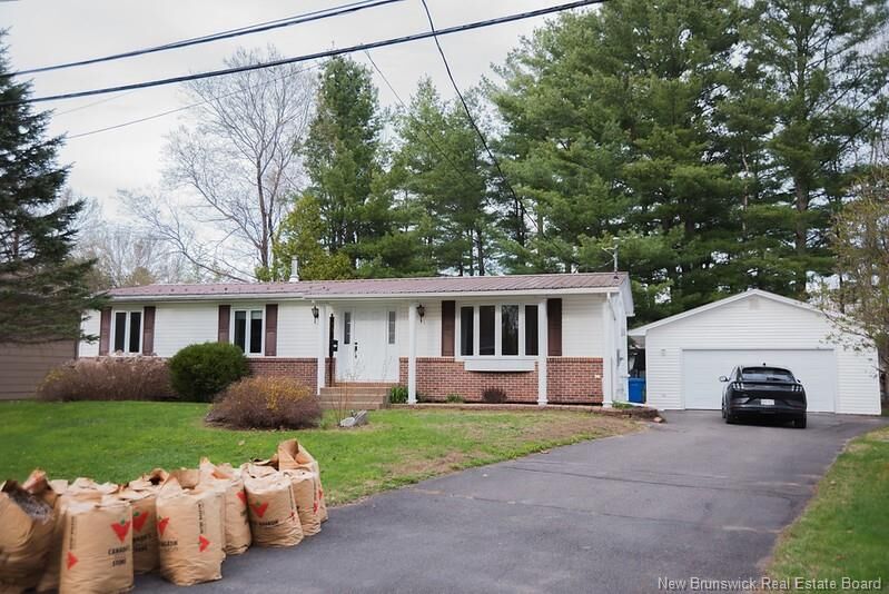 Property Photo:  72 Hartt Street  NB E3A 4X8 