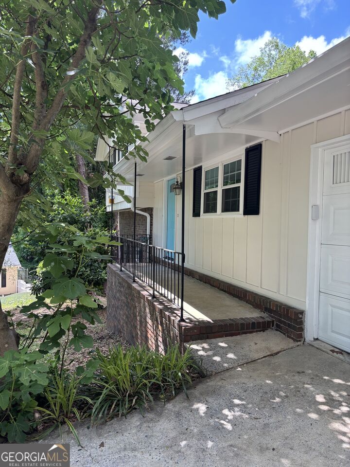 Property Photo:  126 Azalea Drive  GA 30269 