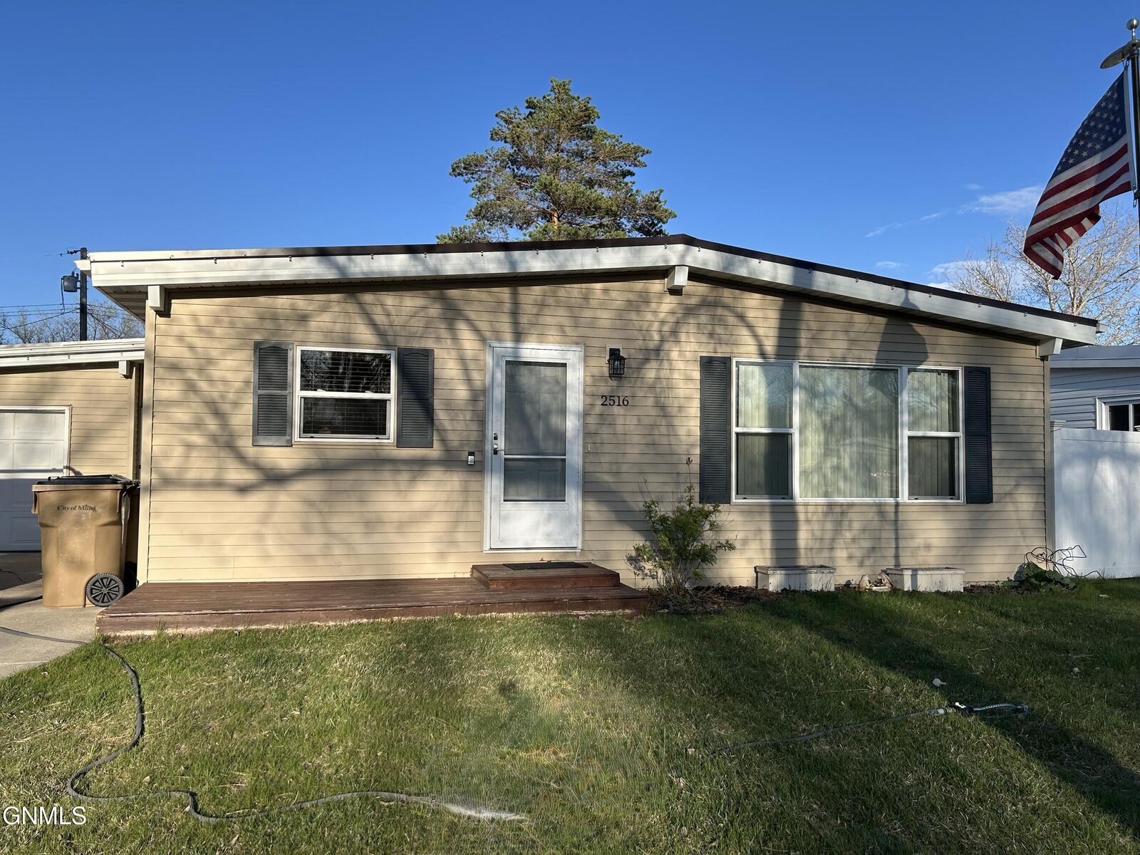 Property Photo:  2516 Skyline Drive NW  ND 58703 