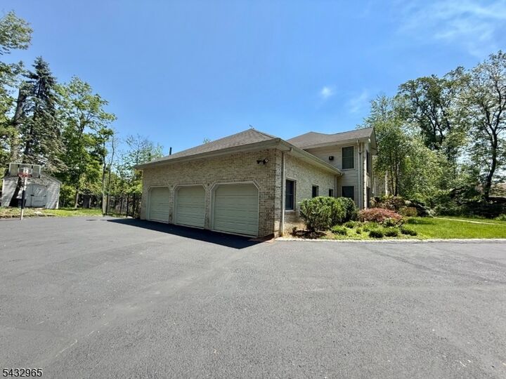 Property Photo:  60 Evergreen Ln  NJ 07069 