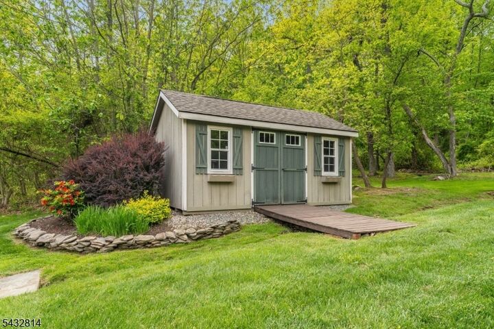 Property Photo:  4 Drake Ct  NJ 08848 