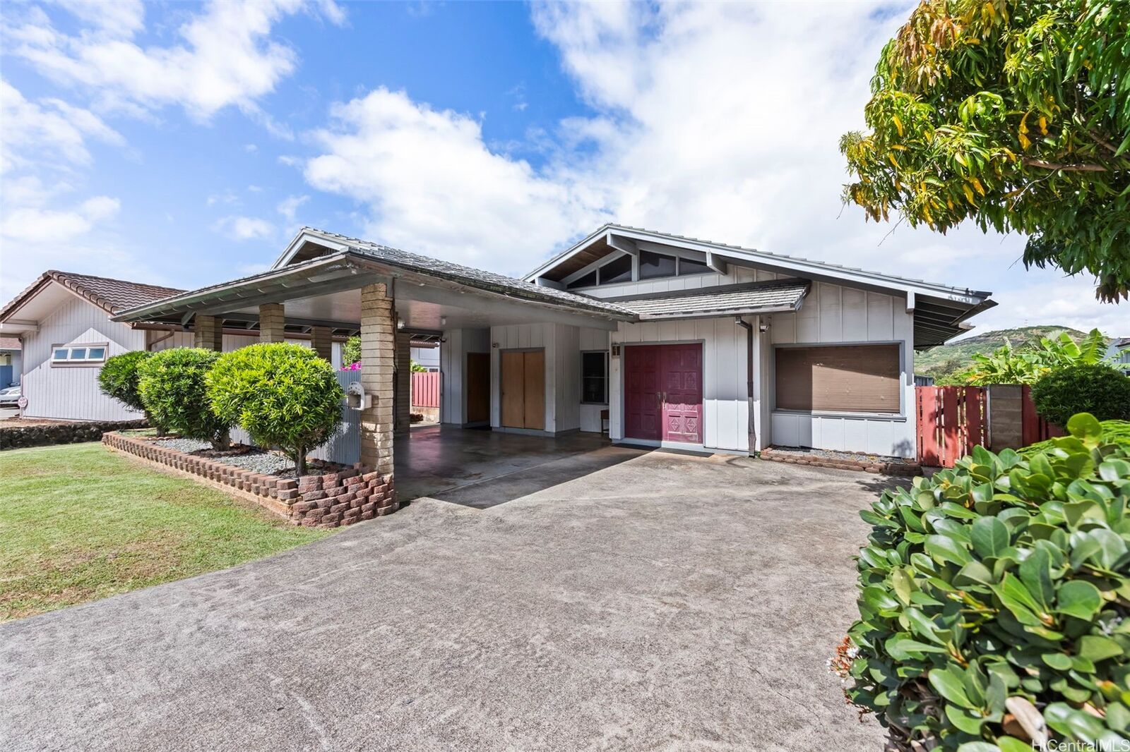 Property Photo:  1360 Ala Puumalu Street  HI 96818 