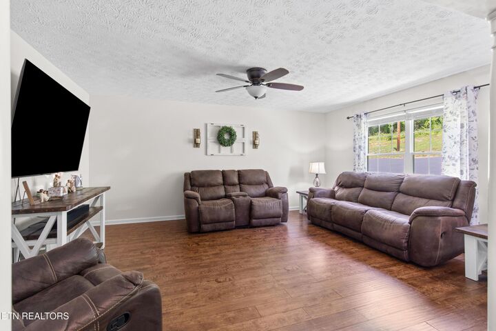 Property Photo: 355 Eagle Bluff Rd TN 37757