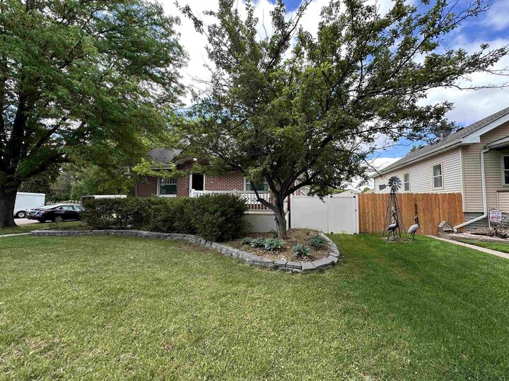 Property Photo: 920 E 4 NE 69101