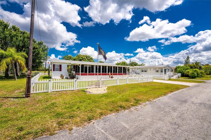 Property Photo:  2722 Carl Avenue  FL 33950 