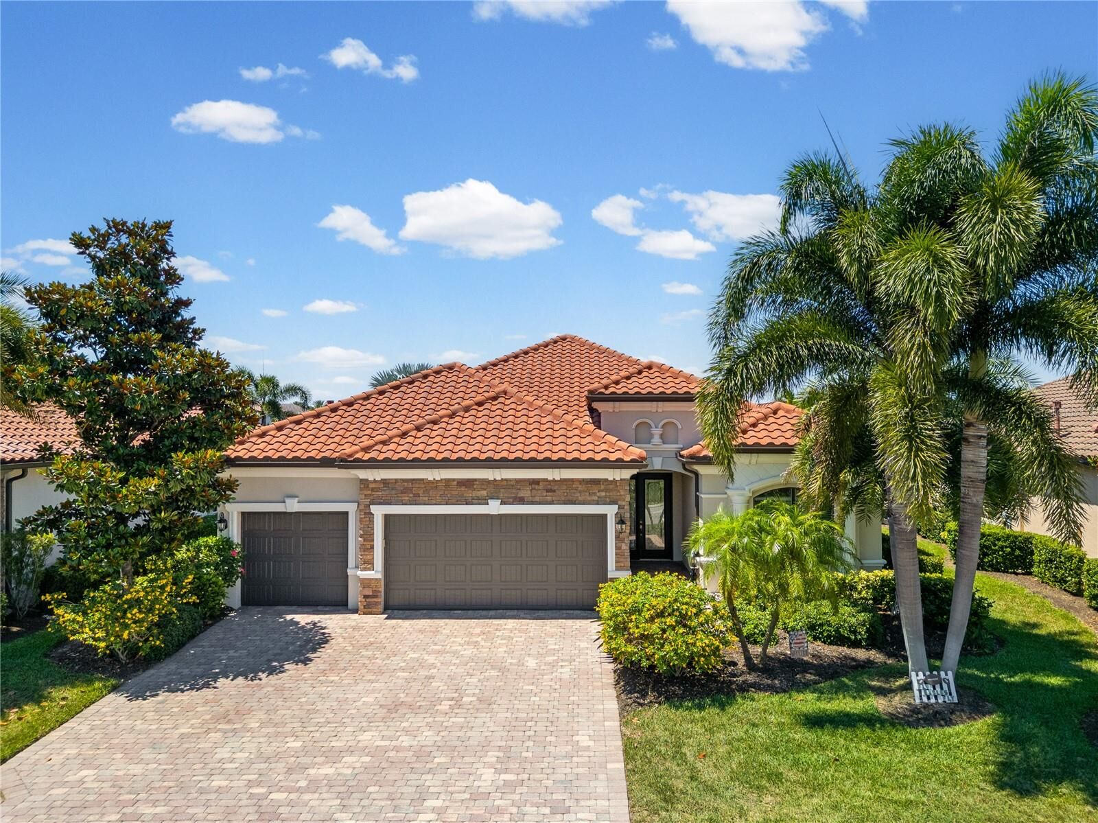 Property Photo: 13211 Ramblewood Trail FL 34211